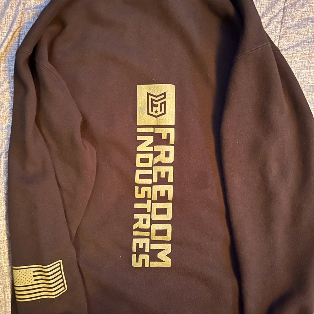 Men’s Black hoodie XL - fits like a large